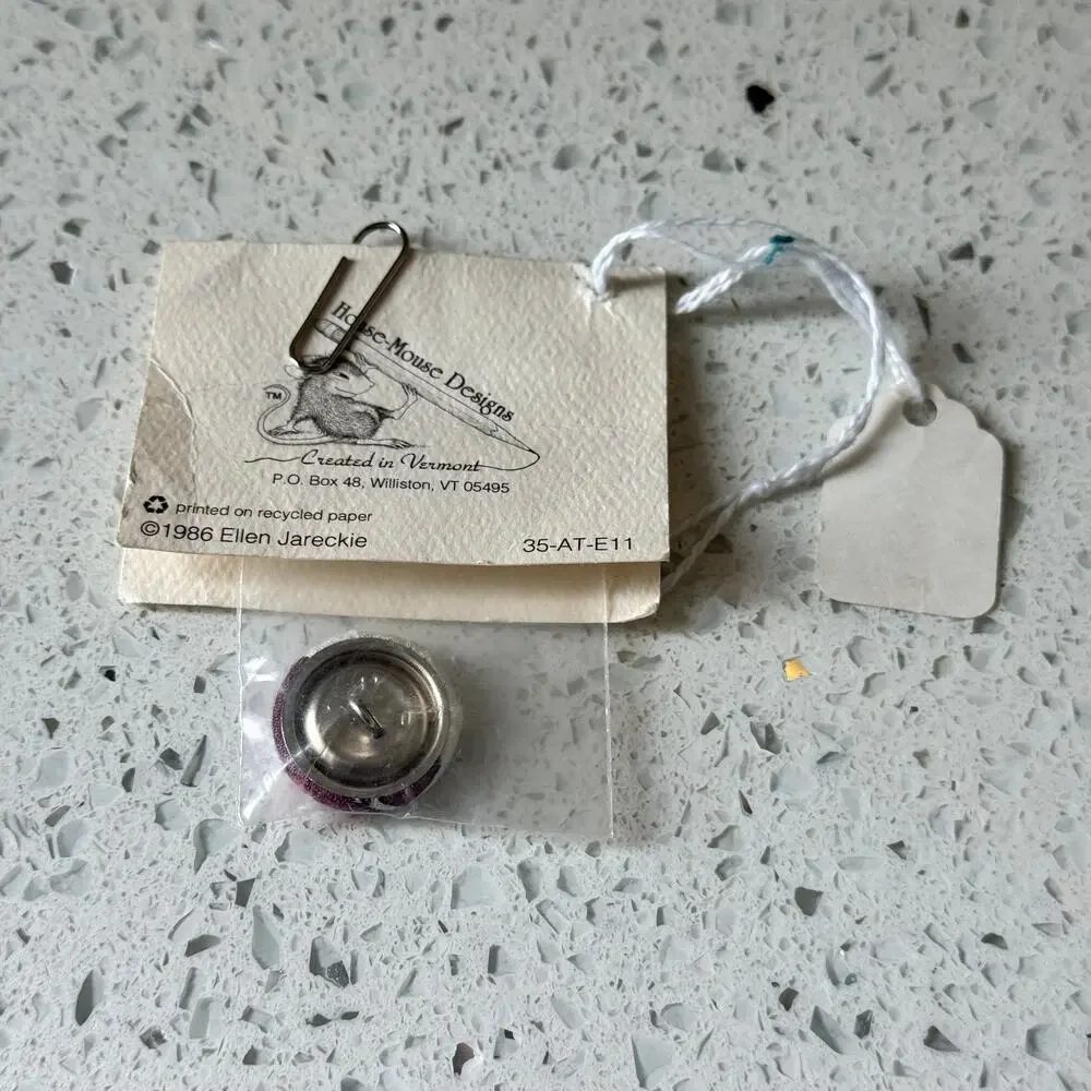 Vintage 1980s NEW on card House Mouse Designs White Floral Shank Button